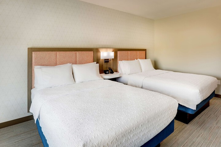 2 Queen Beds Hearing Accessible (12 of 30)