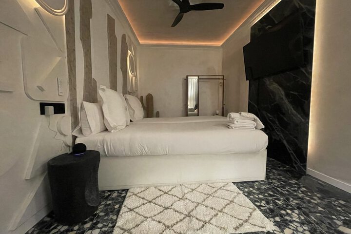 Room 50 of 86