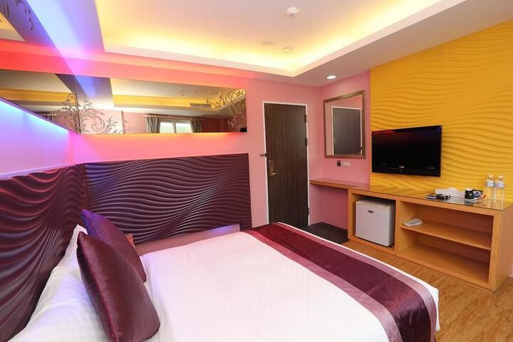 Room 8 of 67