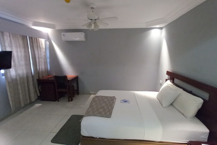 Room 13 of 21