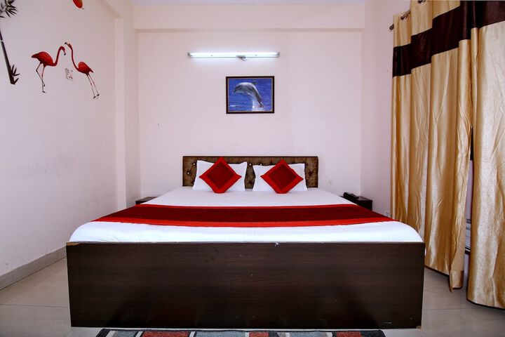 Room 4 of 16