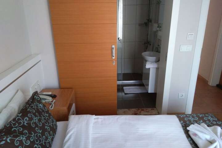 Room 7 of 123
