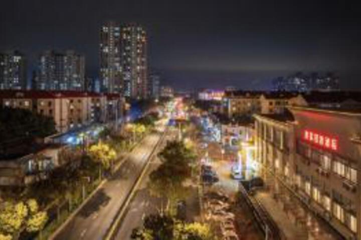 Yijia Luxury Hotel (Shanghai Fengxian Nanqiao Guhua Garden Branch)