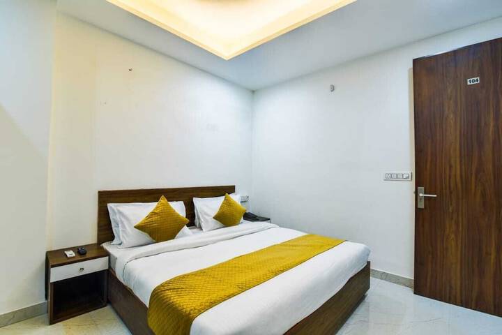 Room 12 of 33