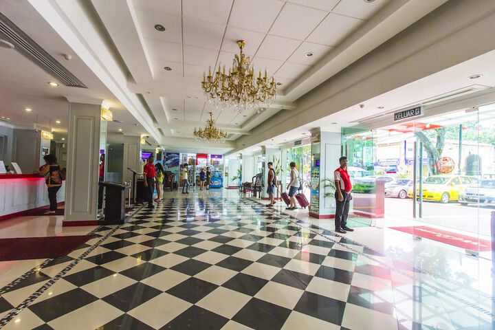 Entrance & Lobby