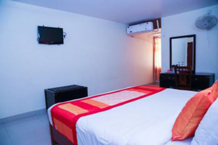 Room 6 of 18