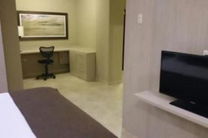 Room 25 of 32