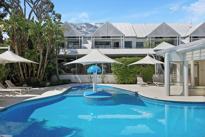 Hotel with Pool