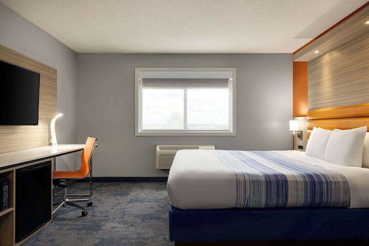 1 King Bed (6 of 42)