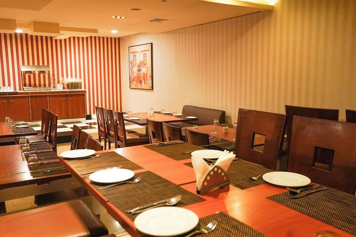 Dining 35 of 52