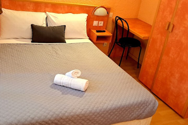 Room 4 of 44