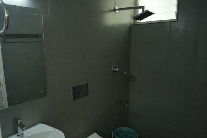 Room 6 of 14