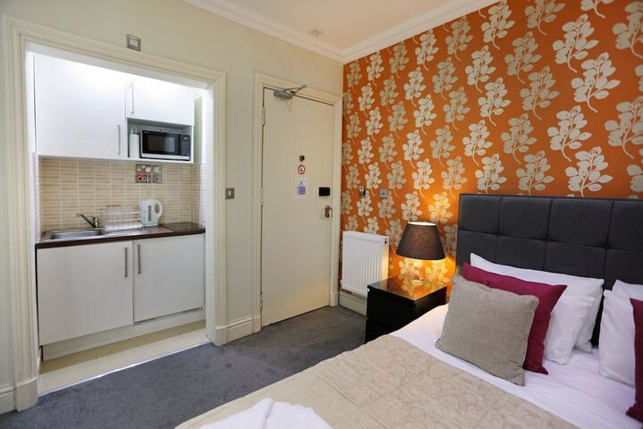 Room 15 of 32