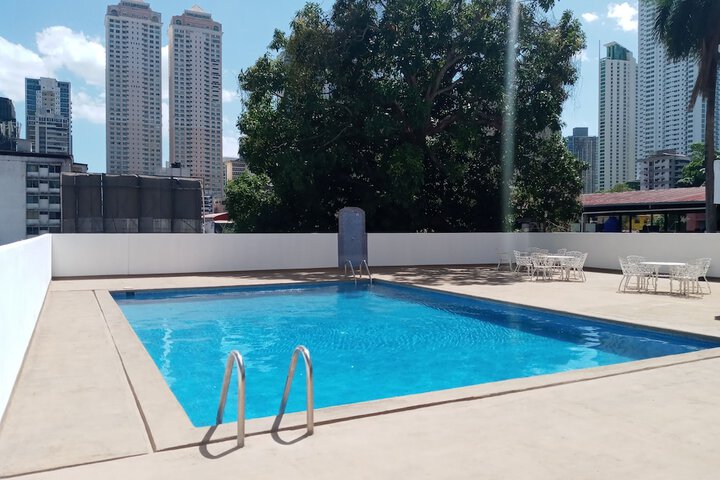 Pools & Facilities