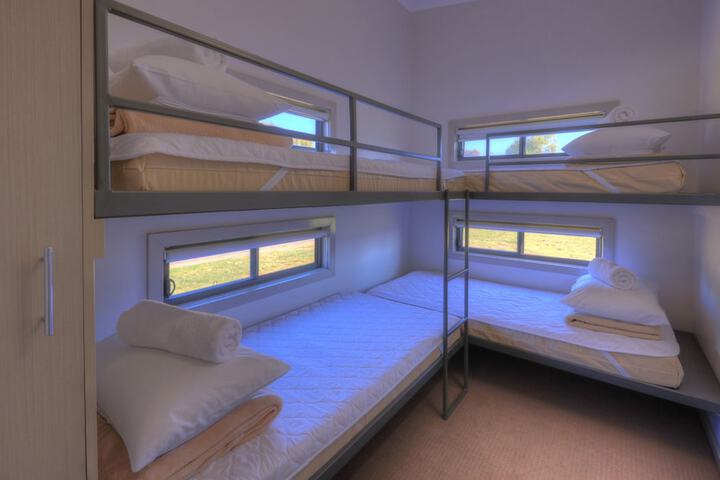 Room 18 of 142