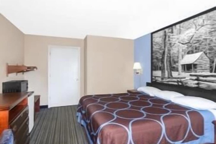 1 King Bed (5 of 10)