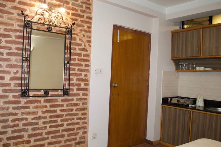 Room 9 of 90