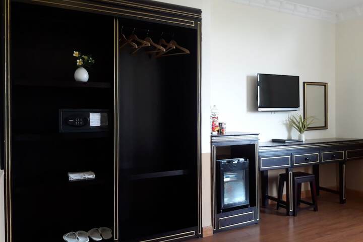 Room 6 of 68