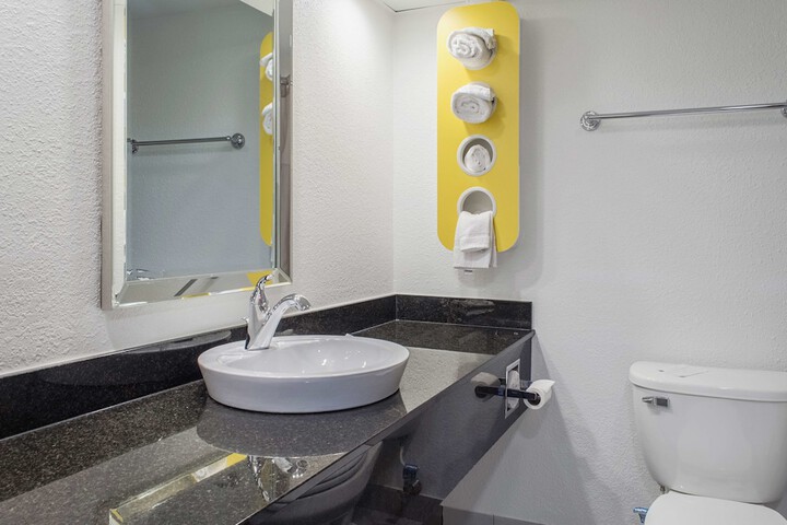 1 Queen Bed Mobility Accessible Tub (1 of 2)