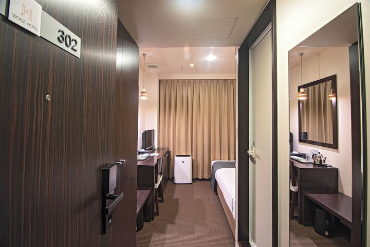 Room 28 of 72