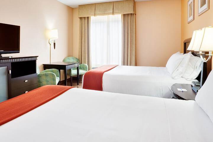 1 Queen Bed Accessible Room (2 of 8)
