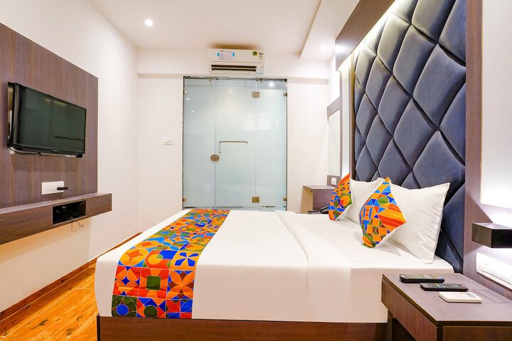 Room 10 of 33