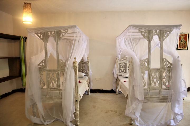 Room 8 of 99