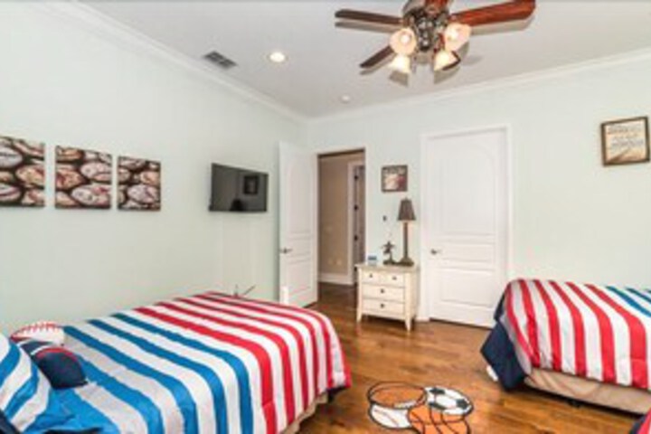 Room 12 of 40