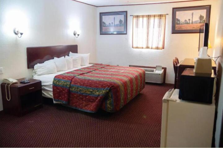 1 King Bed with Kitchenette (2 of 4)