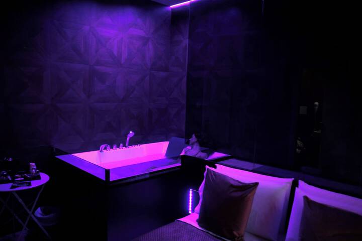Room 59 of 183