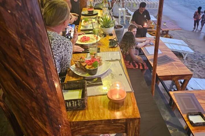 Dining 74 of 99