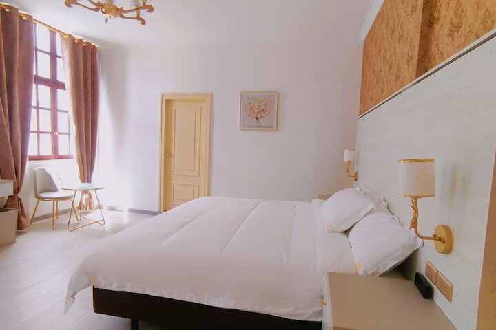 Room 70 of 90