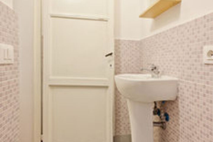 Room 24 of 477