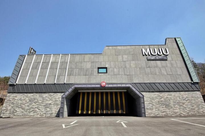 Muju Muju Self check-in Motel