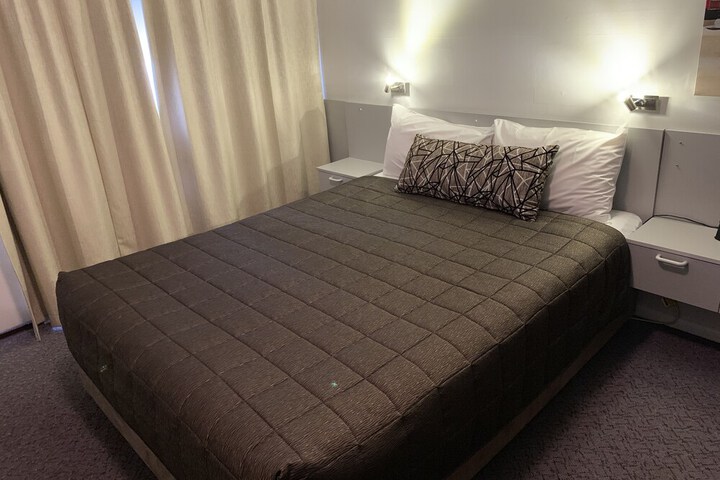 Room 11 of 37