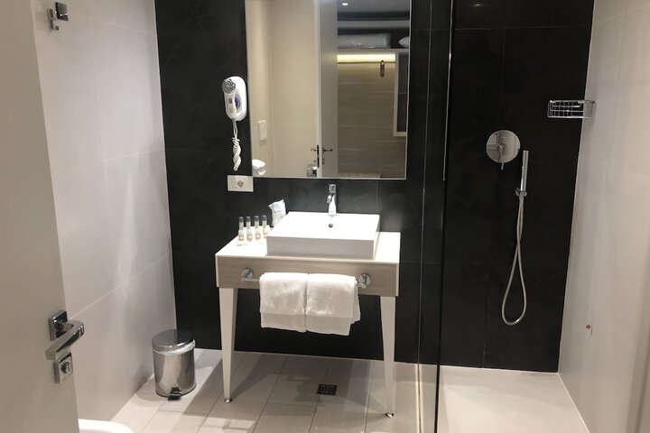 Room 53 of 69