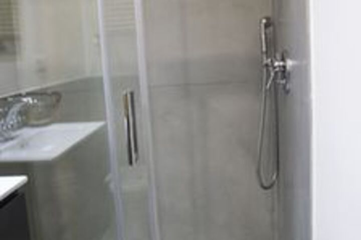 Room 5 of 18