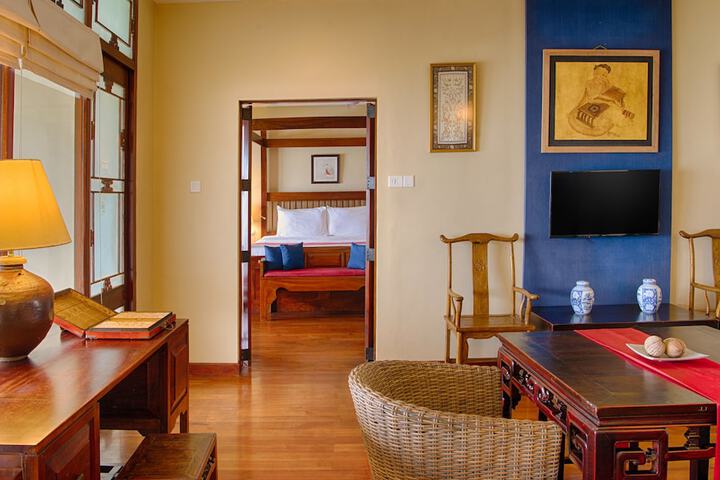 Room 4 of 106