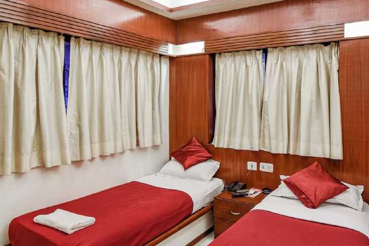 Room 9 of 19