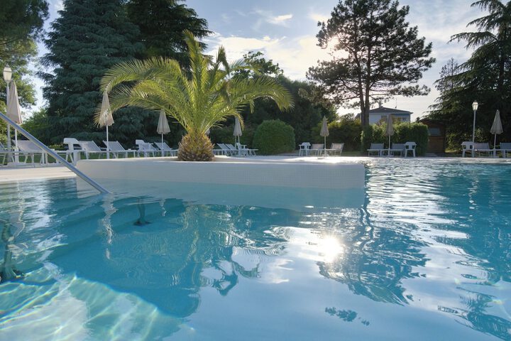 Hotel Pool
