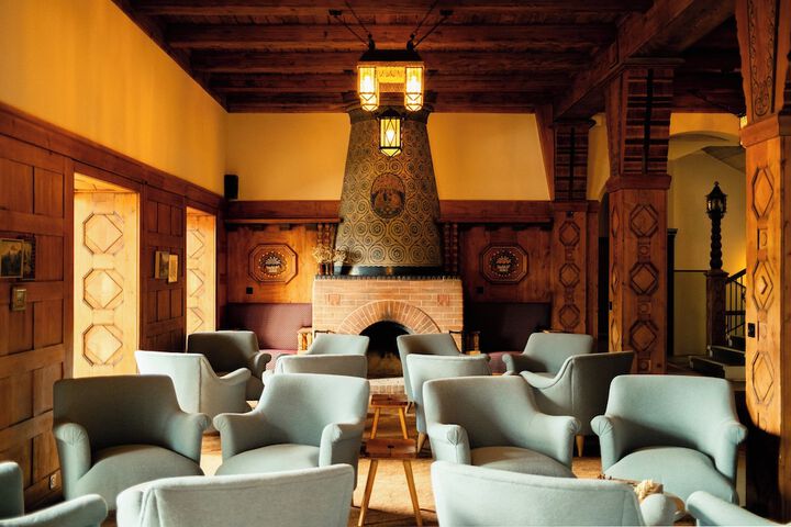 Entrance & Lobby