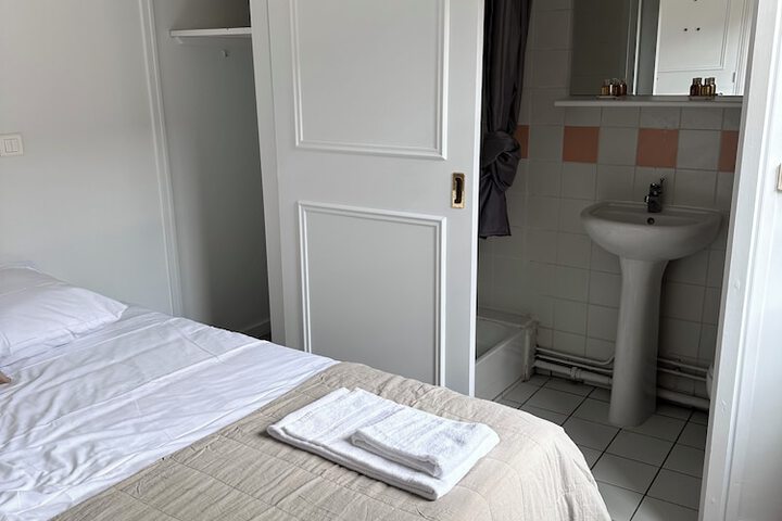 Room 6 of 15