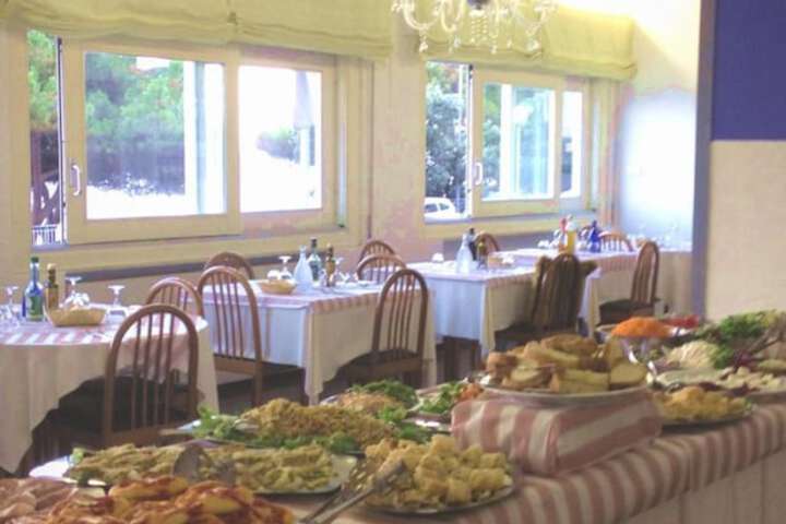 Dining 11 of 22