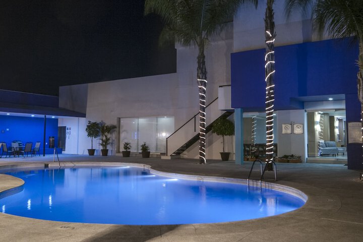 Hotel with Pool
