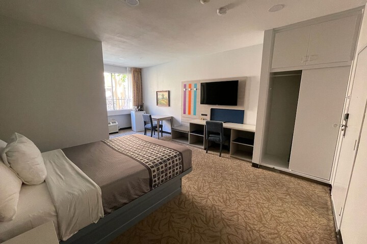 Room 15 of 37