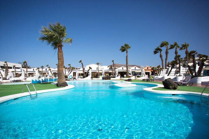 Hotel with Pool