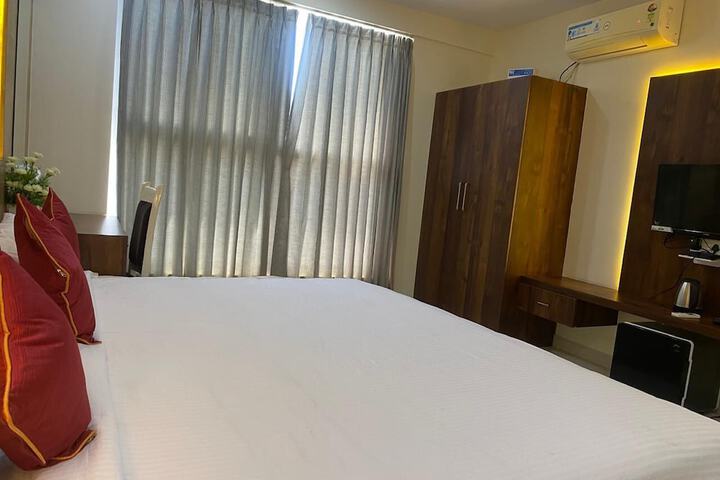 Room 12 of 34