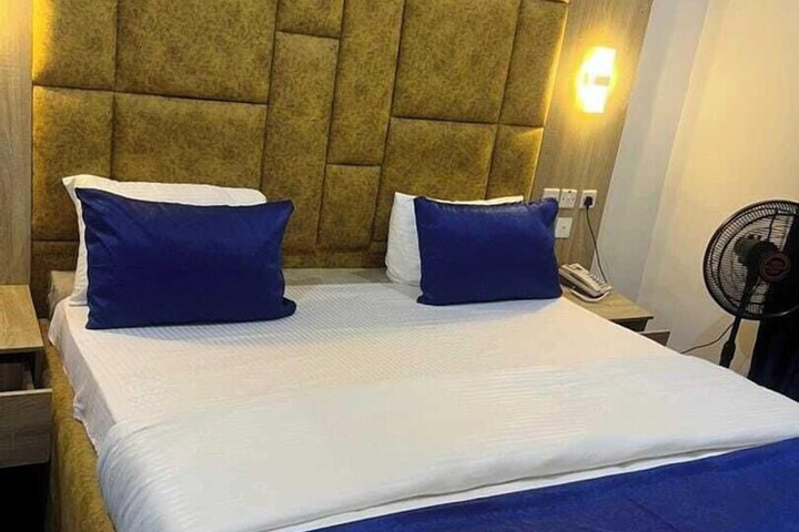 Room 4 of 62