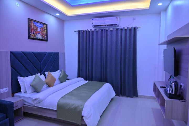 Room 5 of 17