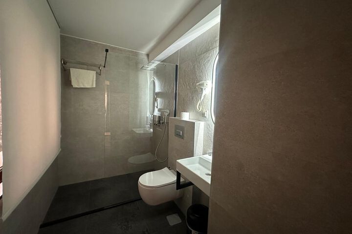 Room 196 of 222